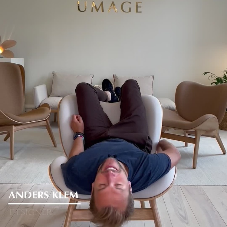 Низкое кресло Разговор, тёмные ножки A Conversation Piece Lounge Chair Low, Dark Oak